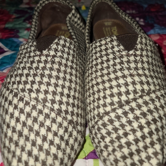 Toms Shoes - Women's shoes. Tom's size W9